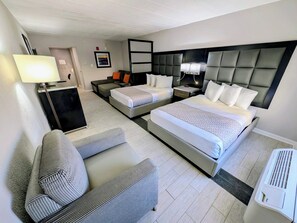 Caja de seguridad en la habitación y escritorio 