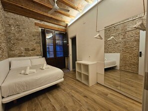 Iron/ironing board, free WiFi - Classic Palau Apartments (Barcelona)