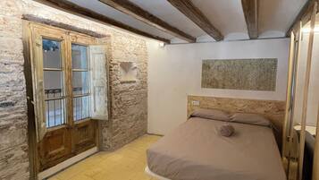 Basic Studio, City View | Iron/ironing board, free WiFi