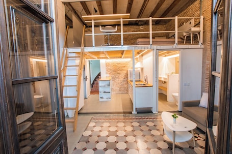 Loft, City View | Living area