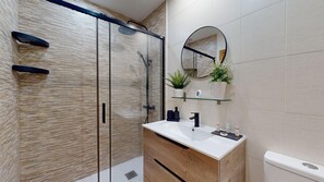 Douche, serviettes fournies