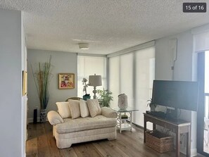 Living area - OCEANFRONT Corner Unit With Endless Sunset Views. WiFi+ sleeps 4 (Naples)