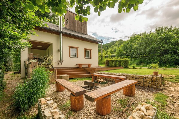 Terrace/patio - Cottage under the forest on the Trutnov Trails (Hradec Králové Region)