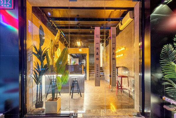 Front of property - yijiansenlinjiudian (Shanghai)