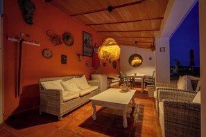 Books - Boutique B&B Casa La Calera 15+/ Caminito del Rey-15 min/Ronda-25 min/Town-5 min (Teba)