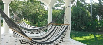 Casa Blanca Beachfront Paradise Garden