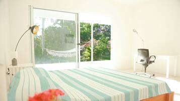 2 bedrooms, desk, iron/ironing board, WiFi