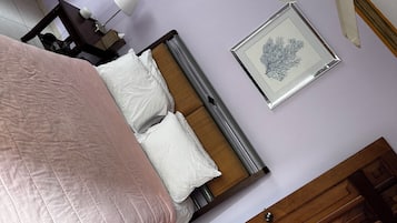 3 chambres, bureau, fer et planche Ă repasser, lit parapluie