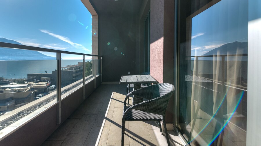 Sea View Apartments MonteBook