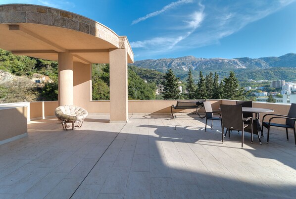 Grand Apartment, 3 Bedrooms, Sea View | Terrace/patio