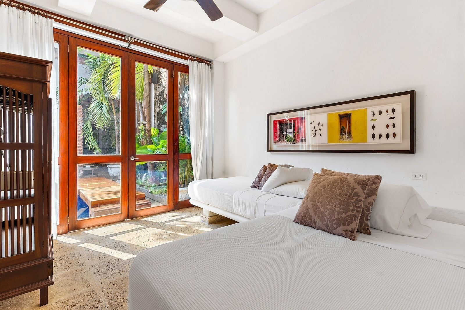 Casa Deluxe, vista al patio | Caja de seguridad en la habitación y insonorización 