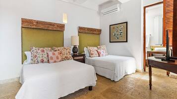 Deluxe-Haus, Blick auf den Innenhof | Zimmersafe, schallisolierte Zimmer, Bügeleisen/Bügelbrett