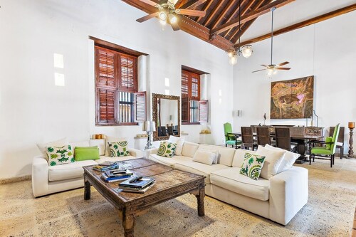 5 BR VILLA INSIDE OF THE WALLED CITY