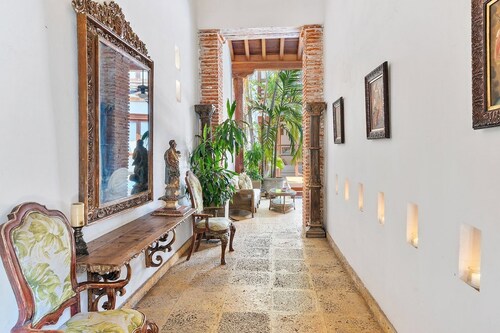 5 BR VILLA INSIDE OF THE WALLED CITY