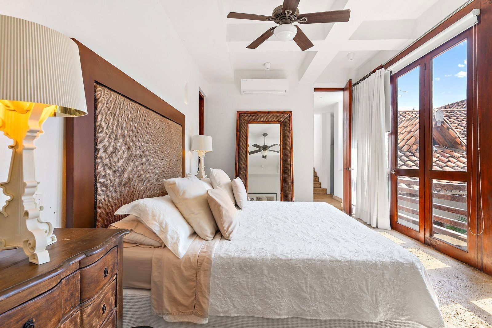 Casa Deluxe, vista al patio | Caja de seguridad en la habitación y insonorización 