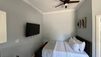 1 soverom, strykejern/-brett, wi-fi og sengetøy