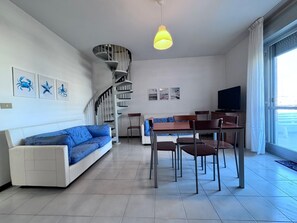 Una Smart TV, una chimenea