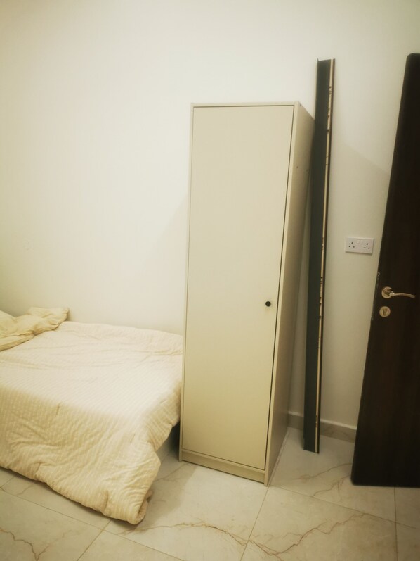 A bedroom with a bed, a wardrobe, and a door. - Chalet in (Imti)