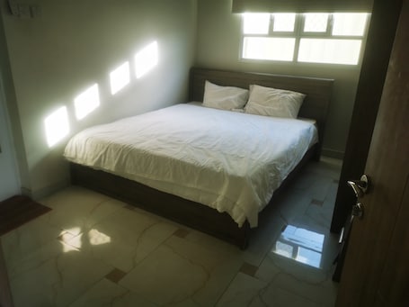 3 bedrooms, blackout curtains. Chalet in