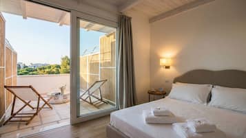 Quarto luxo, 1 cama Queen, banheiro privativo, vista para o jardim | Roupas de cama de algodão egípcio, roupas de cama premium