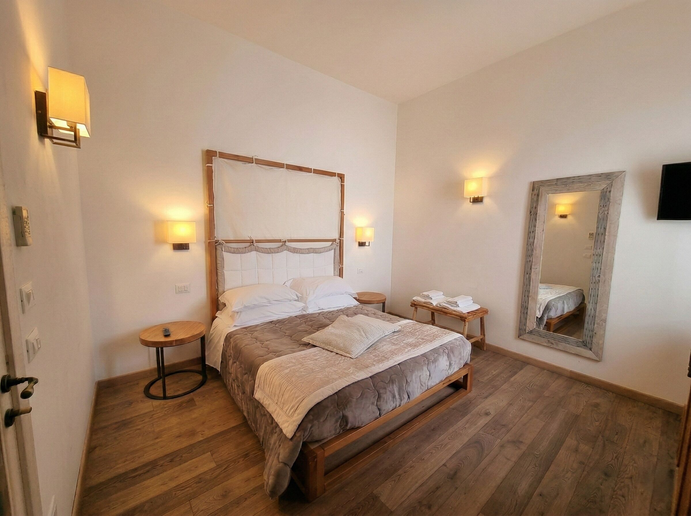 Standard Room, 1 Queen Bed, Private Bathroom | Egyptian cotton sheets, premium bedding, down duvets, memory-foam beds