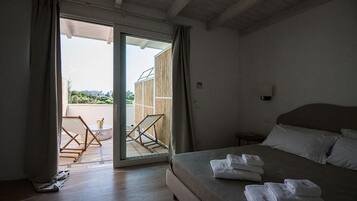 Chambre Deluxe, 1 grand lit, salle de bains privée, vue jardin