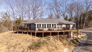 Exterior - Nestled in a secluded woods, this charming cottage is close to Dollywood 😃 (Sevierville)