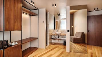 Suíte luxo | Cofres nos quartos, escrivaninha, espaço de trabalho para notebook