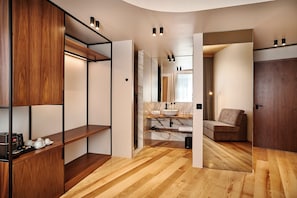 Deluxe Suite | In-room safe, desk, laptop workspace, blackout drapes - The Log Porto Hotel by Piamonte Hotels  (Porto)