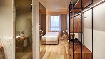 Habitación Confort con 1 cama doble o 2 individuales | 1 dormitorio, caja fuerte, escritorio