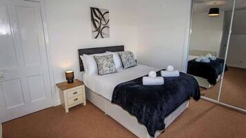 2 bedrooms, desk, iron/ironing board, free WiFi