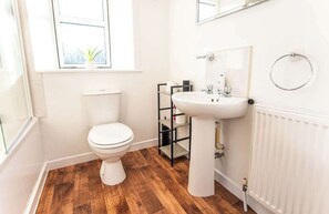 Towels - Beach House - 2 Bedrooms. Close to Beach & NC500 (Thurso)