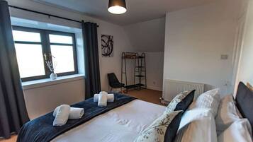 2 Schlafzimmer, Schreibtisch, Bügeleisen/Bügelbrett, kostenloses WLAN