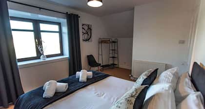 Beach House - 2 Bedrooms. Close to Beach & NC500