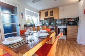 Dining - Beach House - 2 Bedrooms. Close to Beach & NC500 (Thurso)