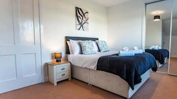 2 bedrooms, desk, iron/ironing board, free WiFi