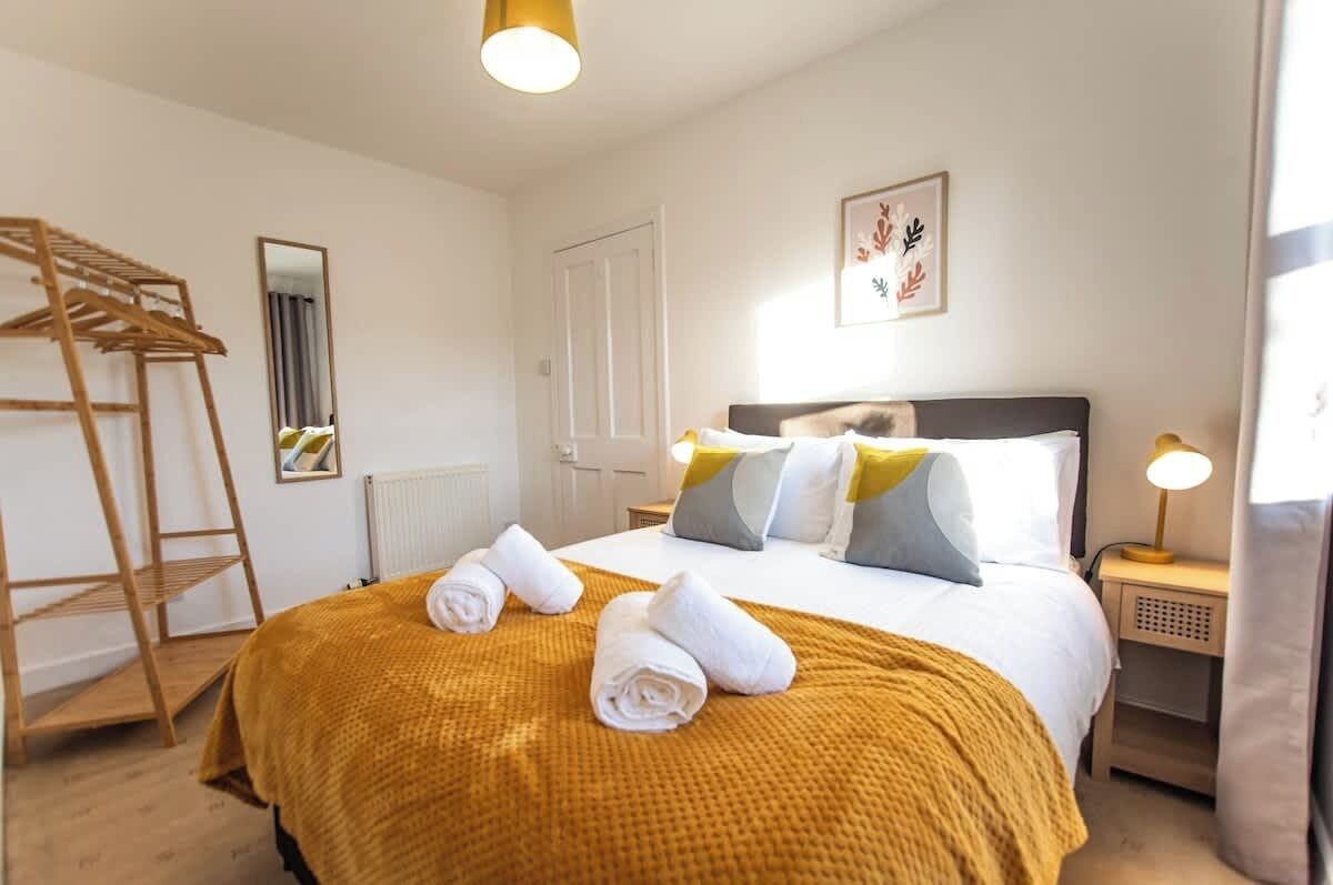 2 bedrooms, desk, iron/ironing board, free WiFi