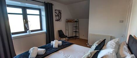 2 chambres, bureau, accès Internet