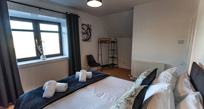 Seaside Escape: Charming 2- Bed in Thurso