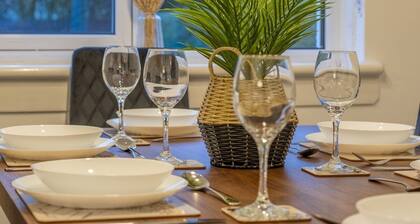 Modern 3 Bed House East Kilbride. Close to Motorway