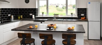 Stunning 4 Bed House Airdrie. Close to Glasgow!