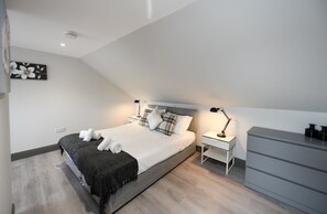 4 bedrooms, iron/ironing board, free WiFi, bed sheets