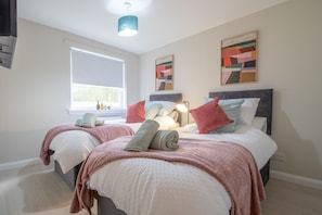 2 bedrooms, iron/ironing board, internet, bed sheets