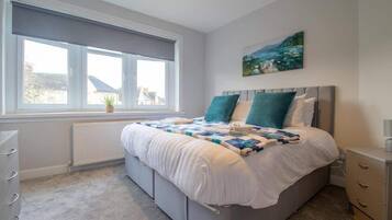 Iron/ironing board, free WiFi, bed sheets