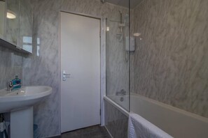 Towels - Kerr Apartment - Spacious 4-Bed Flat in Hamilton (Hamilton)