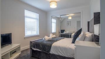 3 bedrooms, iron/ironing board, free WiFi, bed sheets