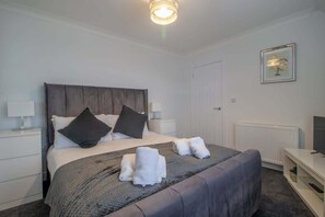 3 dormitorios, tabla de planchar con plancha, wifi gratis y ropa de cama