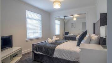 Iron/ironing board, free WiFi, bed sheets