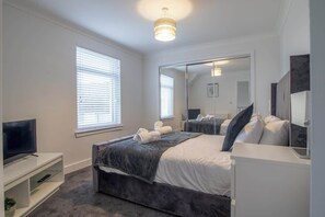 Iron/ironing board, free WiFi, bed sheets