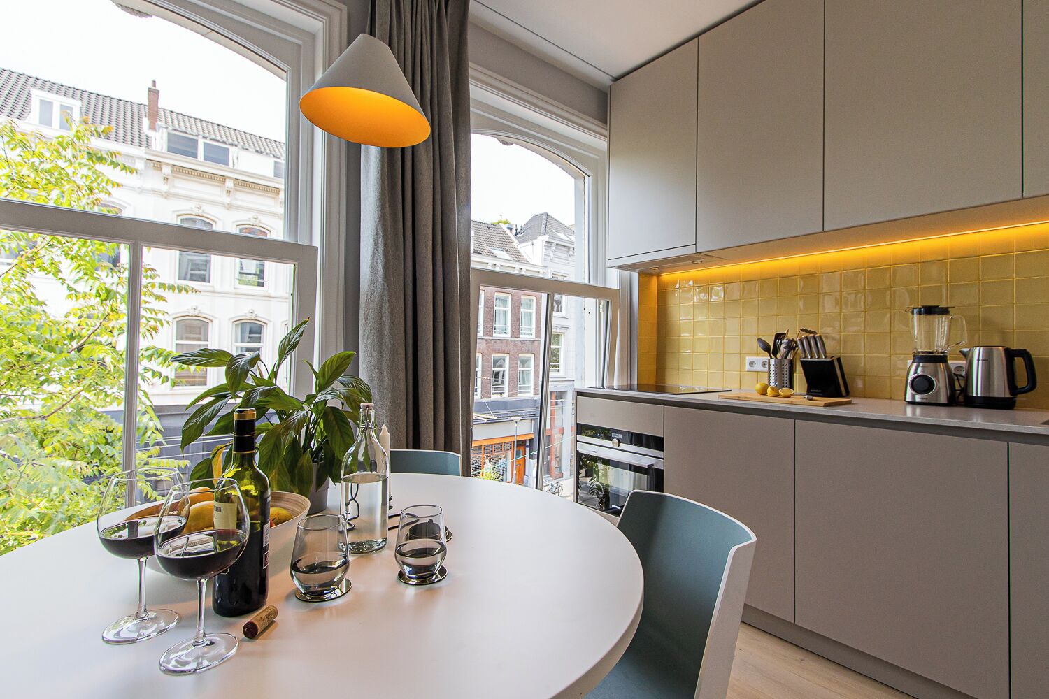 Curious City Apartment | Cozinha privada | Chaleira elétrica